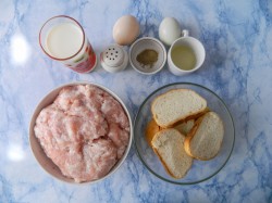 Закусочный торт из куриного, мясного фарша - шаг 1