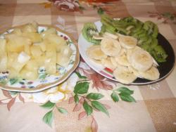 Торт с фруктами без выпечки на коржах - шаг 2 Торт с фруктами без выпечки на коржах - шаг 2