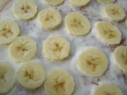 Торт из готовых бисквитных коржей со сгущенкой - шаг 5