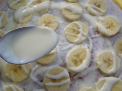 Торт из готовых бисквитных коржей со сгущенкой - шаг 6