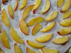 Торт из готовых бисквитных коржей со сгущенкой - шаг 8