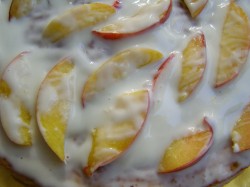 Торт из готовых бисквитных коржей со сгущенкой - шаг 9