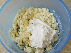 Торт из печенья и творога без выпечки - шаг 3 Торт из печенья и творога без выпечки - шаг 3