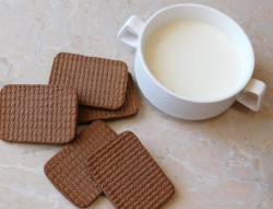 Торт из печенья и творога без выпечки - шаг 4 Торт из печенья и творога без выпечки - шаг 4