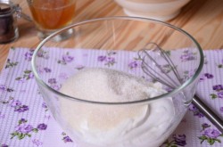 Торт из крекера и сметаны на скорую руку без выпечки - шаг 3