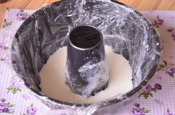 Торт из крекера и сметаны на скорую руку без выпечки - шаг 6