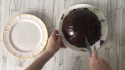 Торт из рыбок со сгущенкой и сметаной в шоколадной глазури - шаг 11 Торт из рыбок со сгущенкой и сметаной в шоколадной глазури - шаг 11