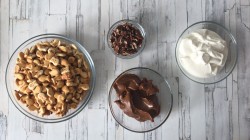 Торт из рыбок со сгущенкой и сметаной в шоколадной глазури - шаг 1 Торт из рыбок со сгущенкой и сметаной в шоколадной глазури - шаг 1