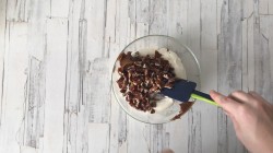 Торт из рыбок со сгущенкой и сметаной в шоколадной глазури - шаг 2 Торт из рыбок со сгущенкой и сметаной в шоколадной глазури - шаг 2