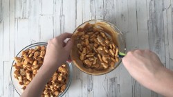 Торт из рыбок со сгущенкой и сметаной в шоколадной глазури - шаг 4 Торт из рыбок со сгущенкой и сметаной в шоколадной глазури - шаг 4