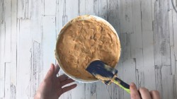 Торт из рыбок со сгущенкой и сметаной в шоколадной глазури - шаг 5 Торт из рыбок со сгущенкой и сметаной в шоколадной глазури - шаг 5