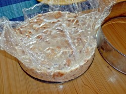 Торт из печенья сметаны и бананов без выпечки - шаг 13 Торт из печенья сметаны и бананов без выпечки - шаг 13