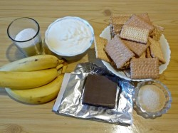 Торт из печенья сметаны и бананов без выпечки - шаг 1 Торт из печенья сметаны и бананов без выпечки - шаг 1