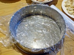 Торт из печенья сметаны и бананов без выпечки - шаг 4 Торт из печенья сметаны и бананов без выпечки - шаг 4