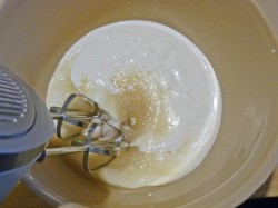 Торт из печенья сметаны и бананов без выпечки - шаг 5 Торт из печенья сметаны и бананов без выпечки - шаг 5