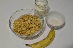 Торт из рыбок со сметаной и бананом - шаг 1 Торт из рыбок со сметаной и бананом - шаг 1