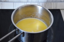 Шоколадный торт на желатине с печеньем и орехами - шаг 7