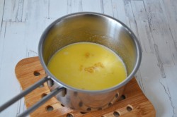 Шоколадный торт на желатине с печеньем и орехами - шаг 8