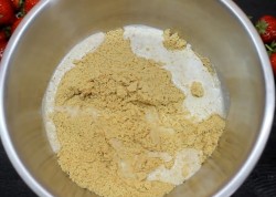 Йогуртовый торт с клубникой без выпечки - шаг 3 Йогуртовый торт с клубникой без выпечки - шаг 3