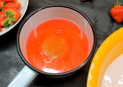 Йогуртовый торт с клубникой без выпечки - шаг 6 Йогуртовый торт с клубникой без выпечки - шаг 6