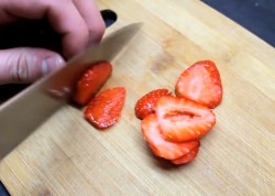 Йогуртовый торт с клубникой без выпечки - шаг 10 Йогуртовый торт с клубникой без выпечки - шаг 10