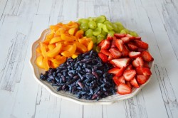 Торт Летние сезоны со взбитыми сливками - шаг 7 Торт Летние сезоны со взбитыми сливками - шаг 7