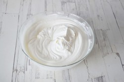 Торт Летние сезоны со взбитыми сливками - шаг 9 Торт Летние сезоны со взбитыми сливками - шаг 9