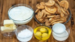 Торт Наполеон без выпечки из слоеного печенья с кремом - шаг 1