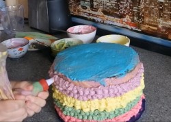 Торт Литл Пони бисквитный из мастики - шаг 12 Торт Литл Пони бисквитный из мастики - шаг 12