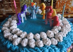 Торт Литл Пони бисквитный из мастики - шаг 13 Торт Литл Пони бисквитный из мастики - шаг 13