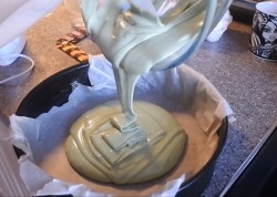 Торт Литл Пони бисквитный из мастики - шаг 3 Торт Литл Пони бисквитный из мастики - шаг 3