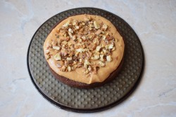 Торт с грецкими орехами и вареной сгущенкой - шаг 10 Торт с грецкими орехами и вареной сгущенкой - шаг 10