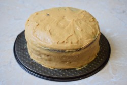 Торт с грецкими орехами и вареной сгущенкой - шаг 11 Торт с грецкими орехами и вареной сгущенкой - шаг 11