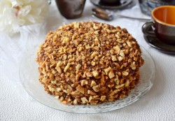 Торт с грецкими орехами и вареной сгущенкой - шаг 12 Торт с грецкими орехами и вареной сгущенкой - шаг 12