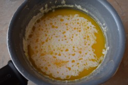 Торт с грецкими орехами и вареной сгущенкой - шаг 2 Торт с грецкими орехами и вареной сгущенкой - шаг 2