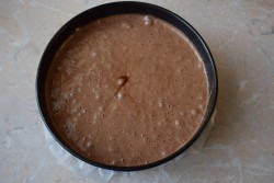 Торт с грецкими орехами и вареной сгущенкой - шаг 5 Торт с грецкими орехами и вареной сгущенкой - шаг 5