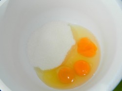 Торт с консервированными персиками - шаг 1 Торт с консервированными персиками - шаг 1