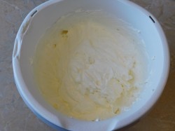 Торт с консервированными персиками - шаг 5 Торт с консервированными персиками - шаг 5