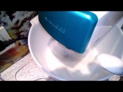 Торт шоколадная Павлова с рикоттой и вишней в ликёре - шаг 3 Торт шоколадная Павлова с рикоттой и вишней в ликёре - шаг 3