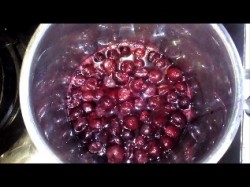 Торт шоколадная Павлова с рикоттой и вишней в ликёре - шаг 7 Торт шоколадная Павлова с рикоттой и вишней в ликёре - шаг 7