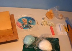 Торт Холодное сердце Эльза для девочек - шаг 1 Торт Холодное сердце Эльза для девочек - шаг 1