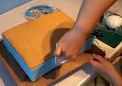 Торт Холодное сердце Эльза для девочек - шаг 3 Торт Холодное сердце Эльза для девочек - шаг 3