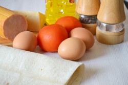 Треугольники из лаваша с начинкой на завтрак - шаг 1