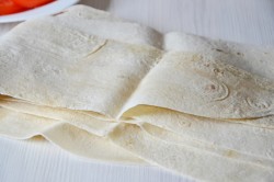 Треугольники из лаваша с начинкой на завтрак - шаг 5