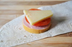 Треугольники из лаваша с начинкой на завтрак - шаг 6