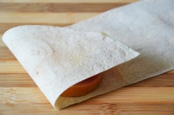 Треугольники из лаваша с начинкой на завтрак - шаг 7