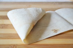 Треугольники из лаваша с начинкой на завтрак - шаг 8