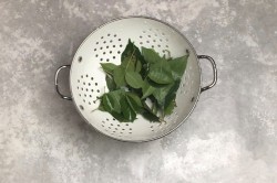 Царское изумрудное варенье из крыжовника с вишневым листом - шаг 5