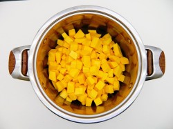 Цукаты из тыквы в духовке в домашних условиях - шаг 2 Цукаты из тыквы в духовке в домашних условиях - шаг 2