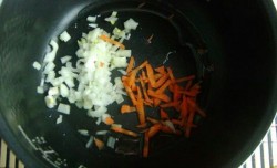 Тушеная капуста с зелёным горошком в мультиварке - шаг 1 Тушеная капуста с зелёным горошком в мультиварке - шаг 1